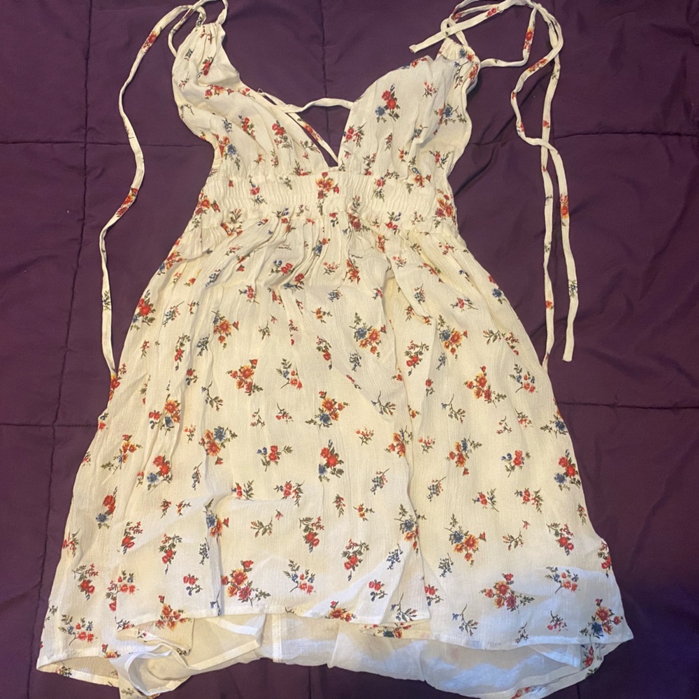 Backless dress with floral design